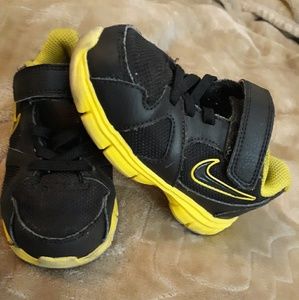 Toddler NIKE shoes 7C